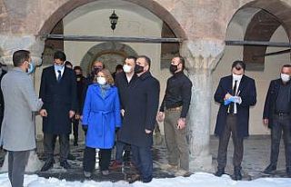 Bakan Yardımcısı Yavuz Hakkari’de tarihi mekanları...