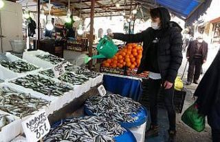 Balıkçılar da vatandaşlar da hamsiden umudunu...