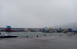 Balıkçılar fırtına nedeniyle limana sığındı