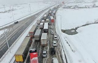 Balıkesir Bursa kara yolu açılamıyor...Kuyruk...