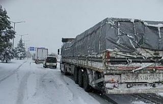 Balıkesir Bursa karayolu kar sebebiyle kapandı...Yüzlerce...