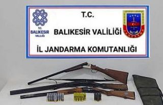 Balıkesir’de jandarma 22 aranan şahsı yakaladı