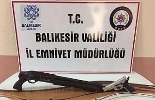 Balıkesir’de polis 14 aranan şahsı yakaladı