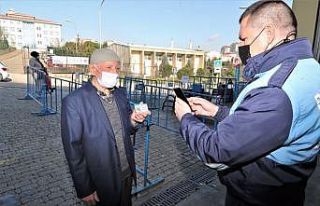 Başakşehir Belediyesinden çınarlara HES kodu kartı