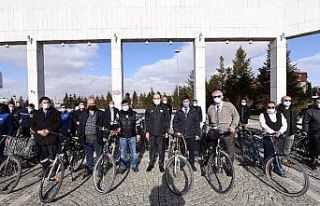 Başkan Altay 12 ay işe bisiklette giden belediye...