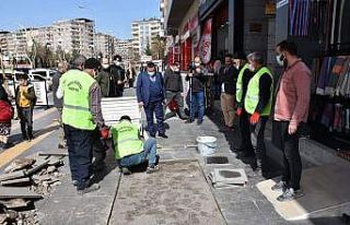 Başkan Beyoğlu önce kaldırım çalışmalarını...