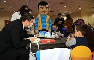 Başkan Çakın, çocuklara teşekkür belgesi verdi