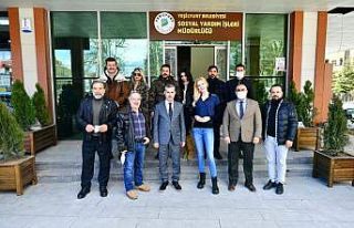 Başkan Çınar, sanatçıları doğal ürünler pazarında...