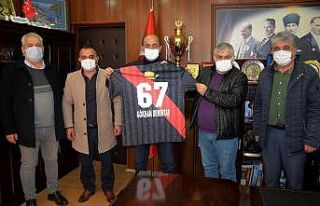 Başkan Demirtaş’a maden şehidi forması