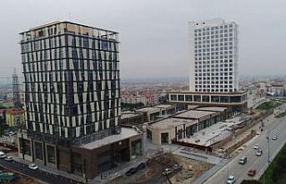 Başkan Ergün yeni hizmet binasında incelemelerde...