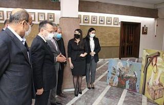 Başkan Kaplan, dereceye giren eserlerin sunumunu...