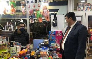 Başkan Oğuz esnafı yalnız bırakmıyor