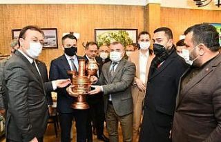 Başkan Özdemir, Bakan Pakdemirli’ye Havza semaveri...