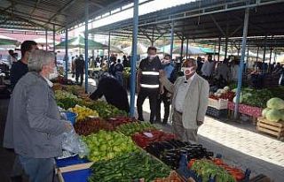 Başkan Şahin pazarcı esnafı ile bir araya geldi