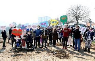 Başkan Sandal, çocuklar ve sporcularla fidan dikti