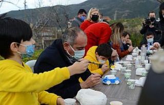 Başkan Sertaslan özel çocuklarla saksı boyadı