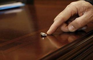 Başkanının makamında dinleme cihazı bulundu