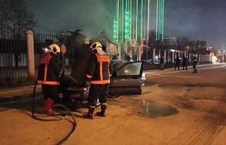 Başkent’te seyir halindeki otomobil alev aldı