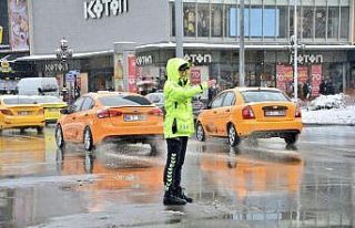 Başkent’te yolda kalanın da, aracı bozulanın...