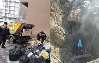 Belediye arıza ekibinin zorlu mesaisi