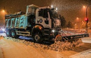 Belediye ekipleri görevlerinin başında