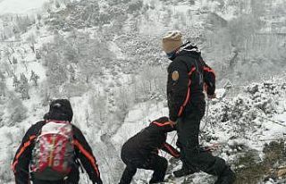 Beleloma Kalesi’nde mahsur kalan şahıs donmak...