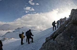 Berit Dağı zirvesinde şehitleri andılar