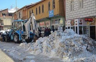 Beytüşşebap’ta binlerce ton kar taşındı