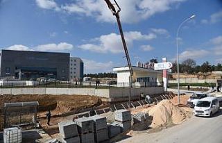 Bilecik Belediyesinden yeni hastane önünde kaldırım...