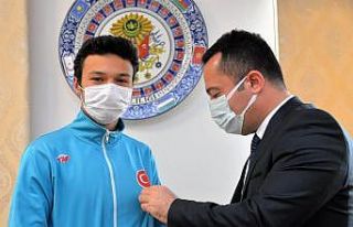 Bilecikli atlet 28 yıldır kırılamayan rekoru kırdı