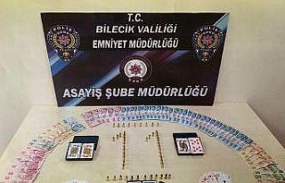 Bilecik’te bir evde kumar oynayan 9 kişiye 12 bin...