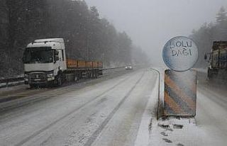 Bolu Dağı’nda kar yağışı etkili oluyor