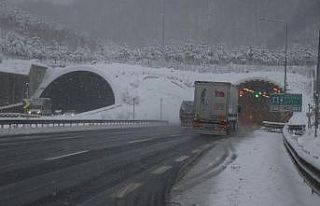 Bolu Dağı’nda kar yağışı etkisini artırdı