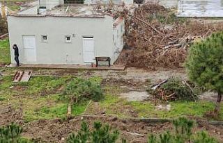 Buldan’da belediye halı sahanın yanında bulunan...