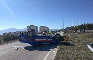Burdur’da jandarma ekip aracı ile otomobil çarpıştı:...