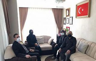 Burhaniye’de Kaymakam Memiş, şehit ailesini ziyaret...