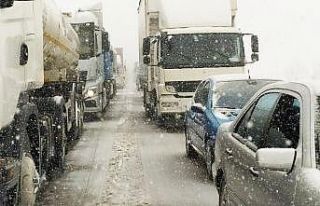 Bursa İzmir karayolu kaza ve tipi sebebiyle trafiğe...