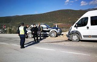 Bursa’da engelli öğrencileri taşıyan servis...