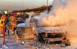 Bursa’da otomobil alev alev yandı