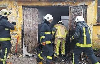 Bursa’da tek katlı tarihi bina alev alev yandı