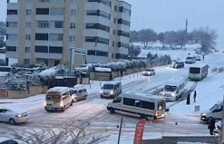 Bursa’da yollar buz pistine döndü, kazalar peşpeşe...