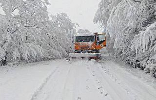 Büyükşehir kapalı yolları açtı