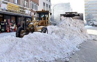 Büyükşehir karla mücadelede de Türkiye’ye örnek...