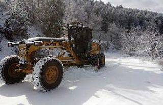 Büyükşehirden kar mesaisi