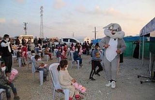 Çadırda yaşayan çocuklara unutulmaz eğlence