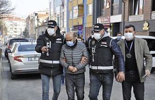 Çalıştığı adliyeye bu sefer şüpheli olarak...