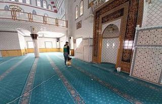 Camiler dezenfekte edildi