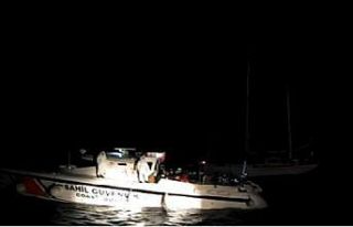 Çanakkale açıklarında 65 düzensiz göçmen kurtarıldı