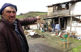 Çanakkale’de yıldırım düşen ev küle döndü,...