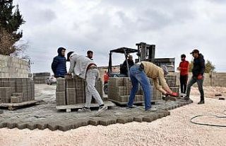 Ceylanpınar’da kilitli parke döşeme çalışmaları...